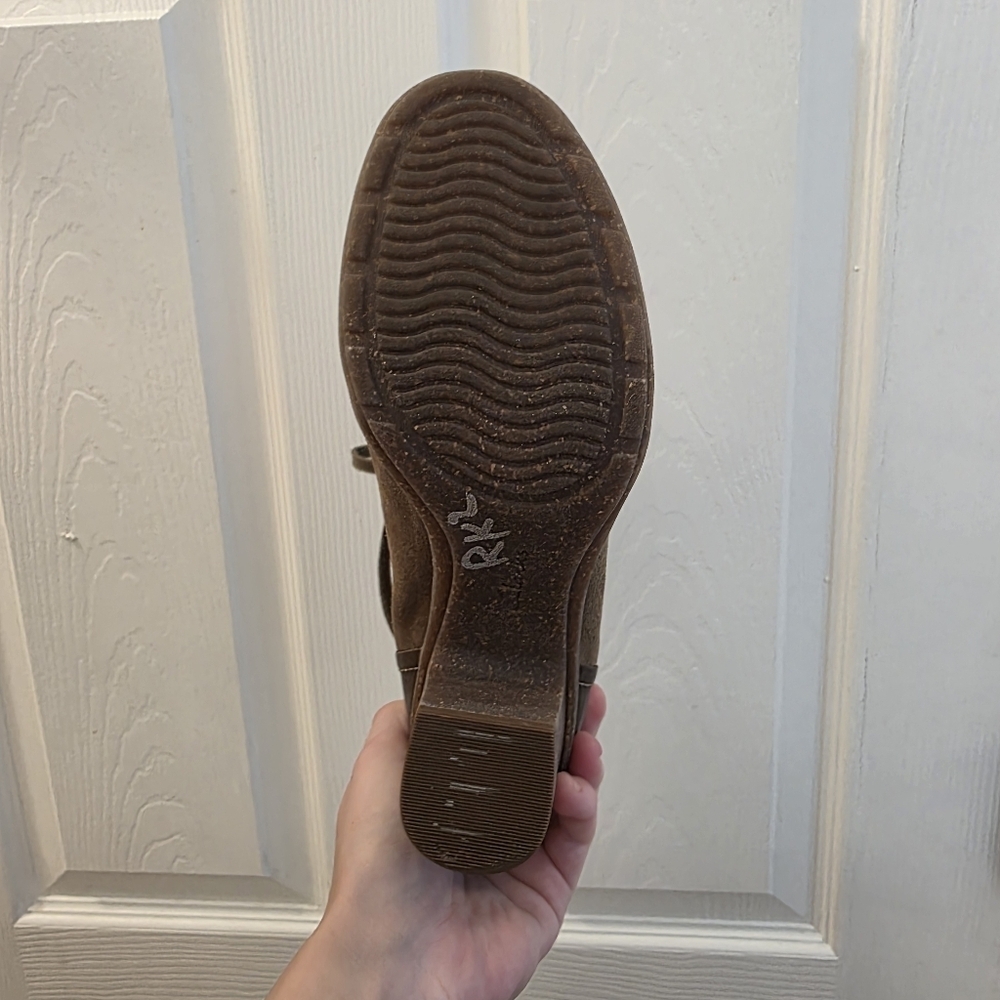 Clarks Taupe Suede Lace Up Preppy Sophisticated Sashlin Sue Booties Shoes Sz 9M - Picture 5 of 8